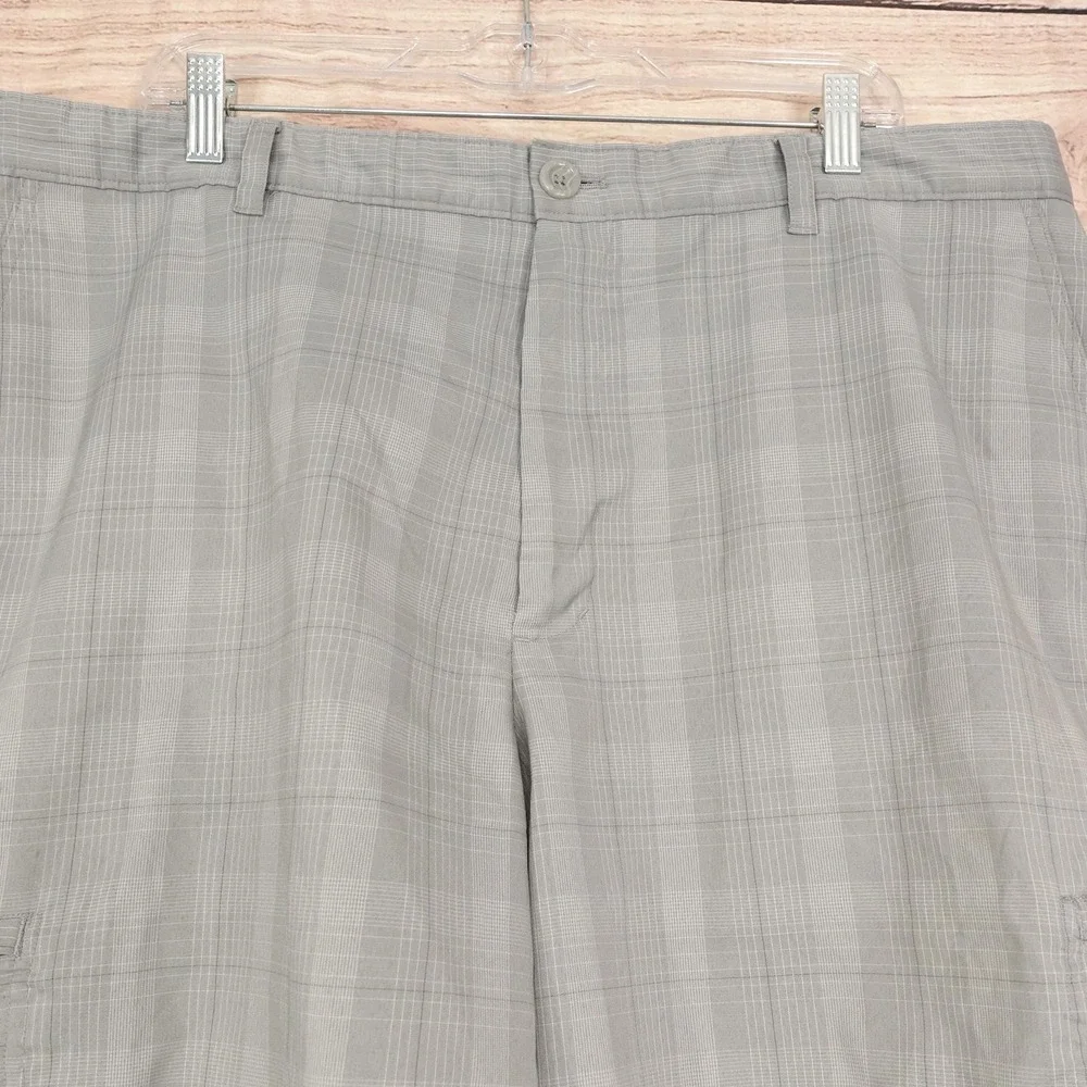 Greg Norman Shorts Mens 40 Gray Plaid Microfiber Stretch 9 Inseam Golf